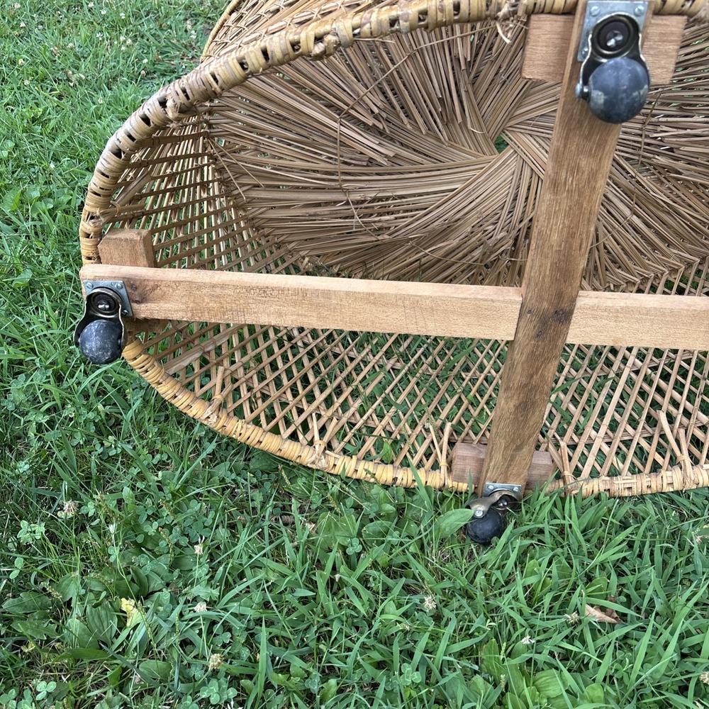 Beautiful Vintage Styled Wicker Rattan Baby Bassinet - Picture 5 of 16